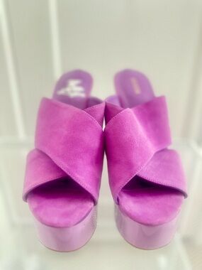 GUESS Suede Crisscross Platform Slide Sandals - Pink